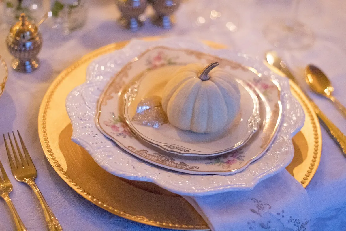 Autumn Olive Branch Table Decor: A Seasonal Styling Guide