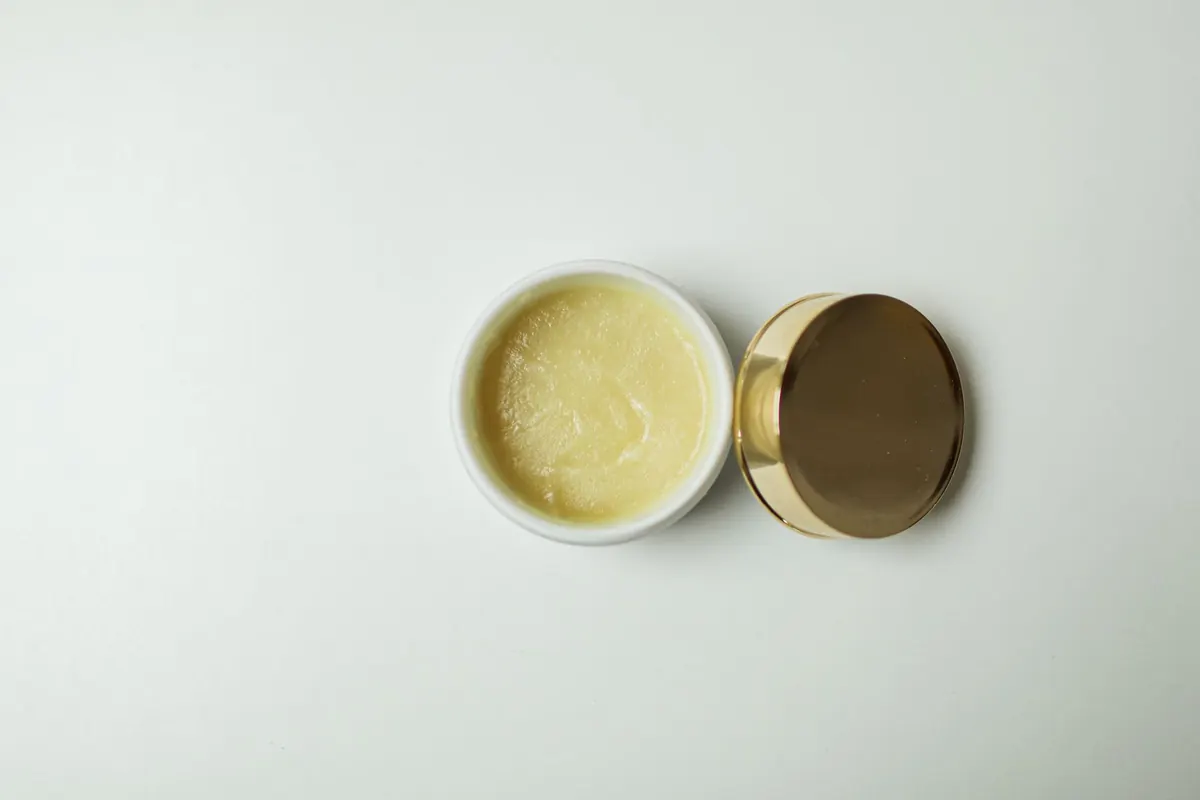 Olive Oil vs Shea Butter: Which Moisturiser Suits UK Winters?